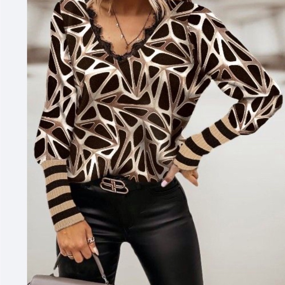 Chic Monochrome Lace-Accent Blouse size L